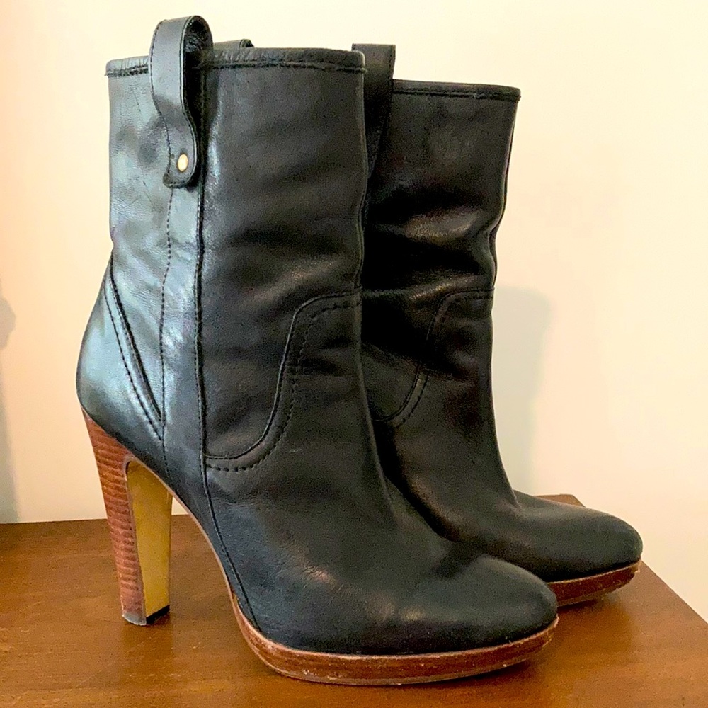 Black heeled boots